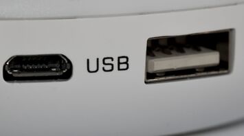 Travel expert warns against using chargers at the airport