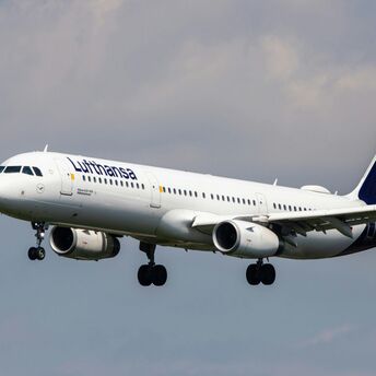 White Lufthansa plane during daytime