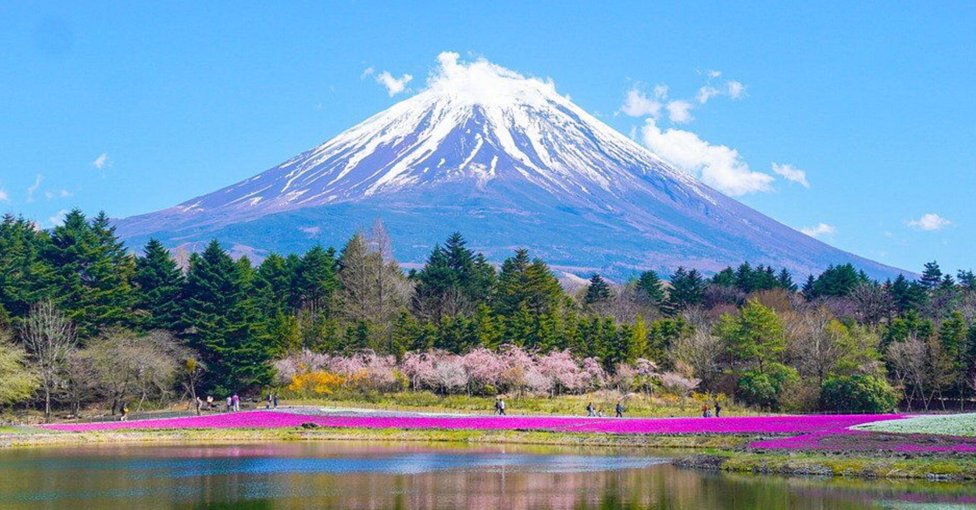 Mount Fuji imposes restrictions on the number of visitors per day and entrance fees