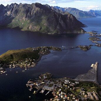 Welcome to adventures on the Lofoten Islands in Norway: from fishing to kayaking