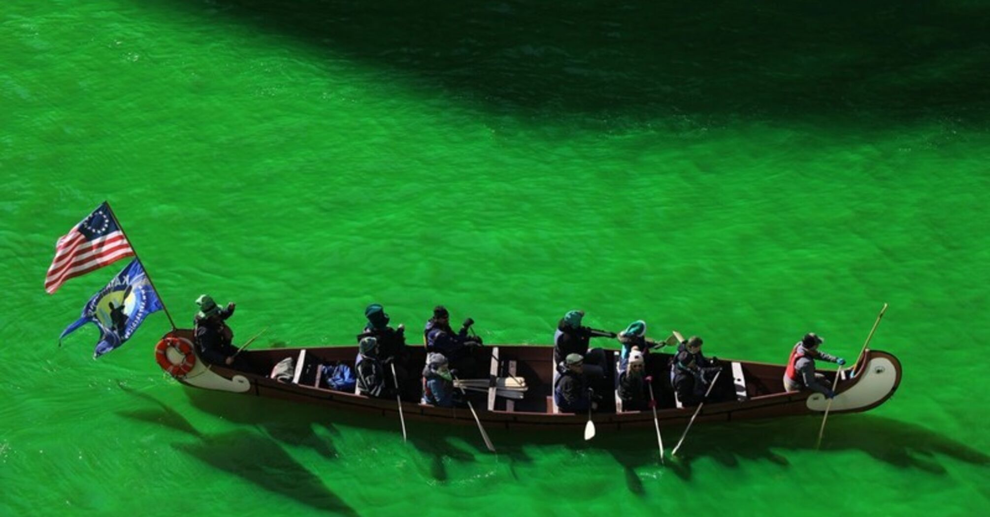 The river in Chicago painted green