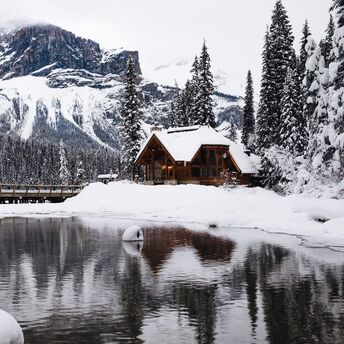 Top 12 mountain resorts in the USA: experience the magic of stunning landscapes and the eternal trend of après-ski