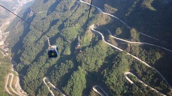 What one of the longest cable cars in the world looks like