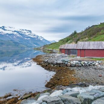 Do not smile at strangers and do not carry an umbrella: advice to follow when traveling to Norway