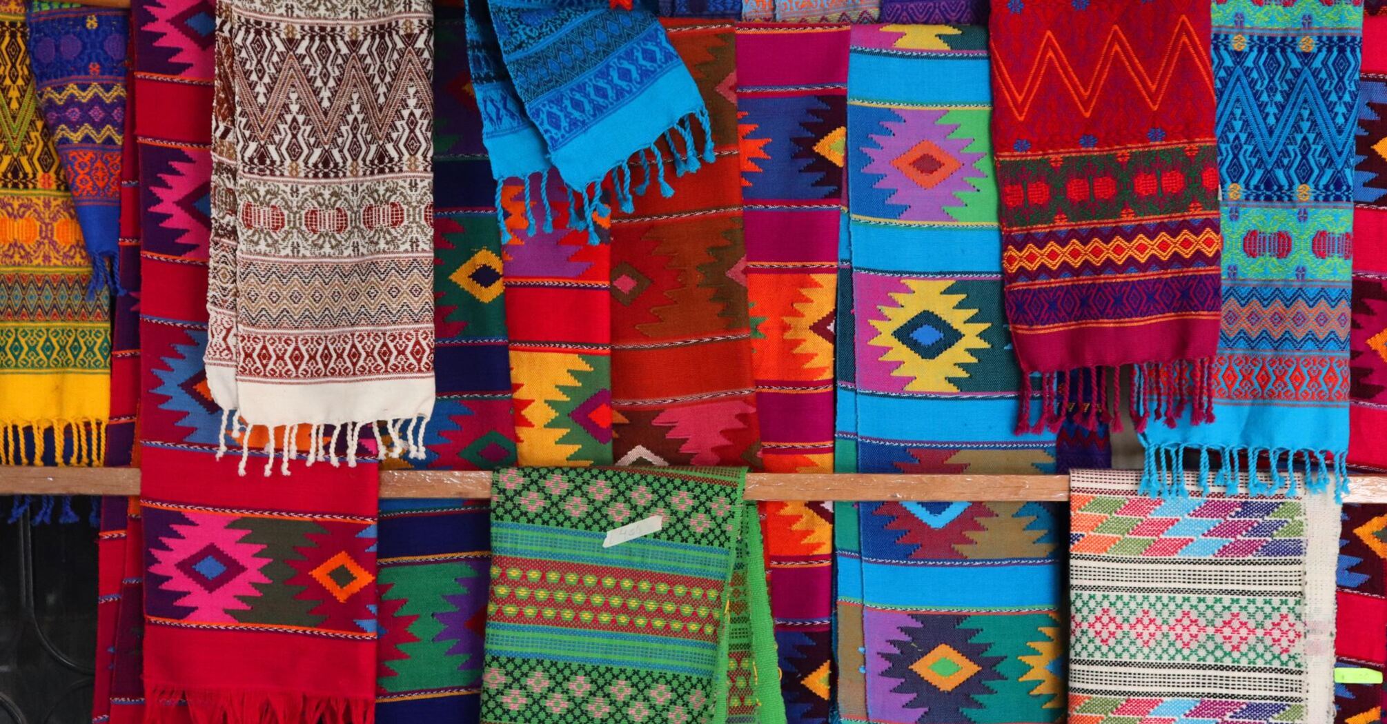 Multicolored textiles lot