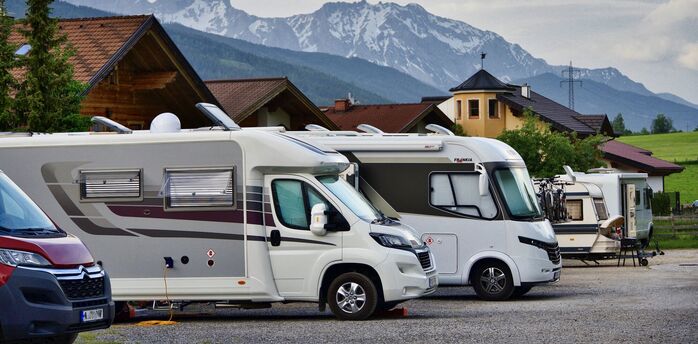 Travelling without stops and obstacles: 5 benefits of campervans
