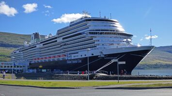 "Anniversary Sale": Holland America Line announces holiday discounts on cruises