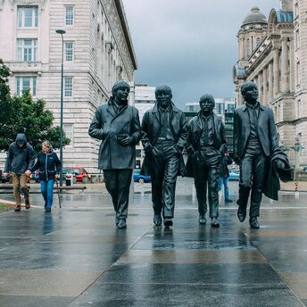 Top 9 Liverpool hotels: experience the aura of the Magnificent Four and enjoy British cuisine in Europe's Capital of Culture