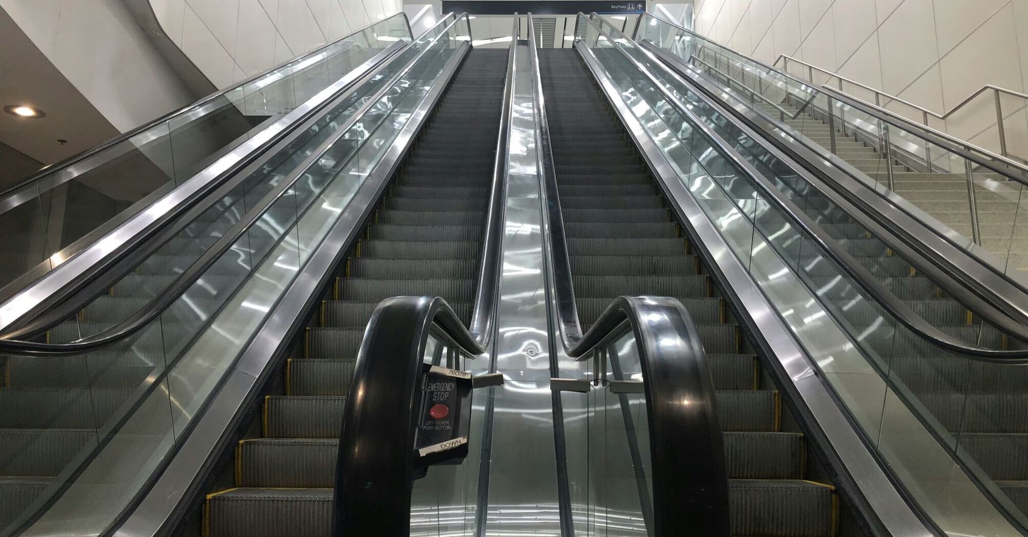An escalator in a building with a bunch of stairs