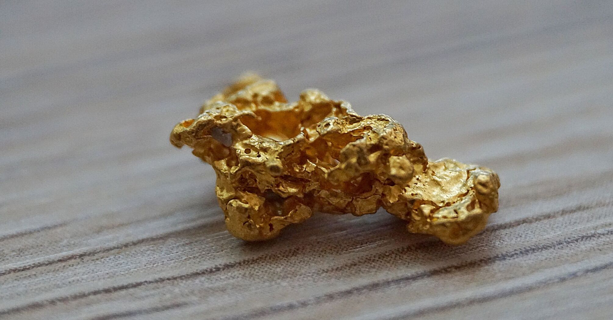 The largest gold nugget in the country's history found in the UK