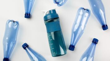 "It was a fountain that did not stop": Traveller urges not to take bottles with straws on the plane