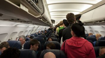 How to be the first to exit the plane after landing without making others nervous or causing a crowd: 2 tips from an expert