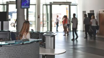 How to avoid paying a fortune for airplane luggage: 5 tricks from travellers