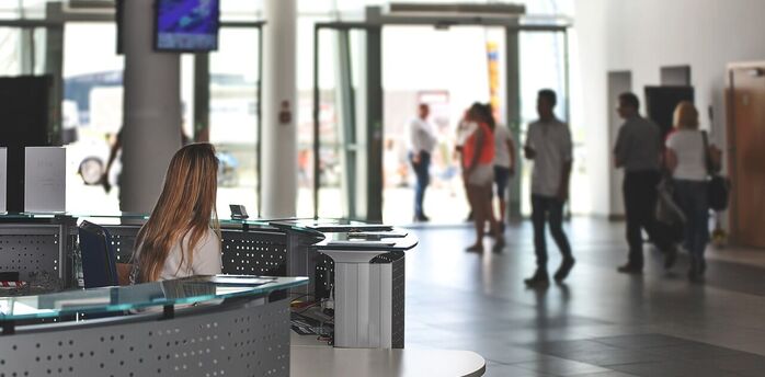 How to avoid paying a fortune for airplane luggage: 5 tricks from travellers