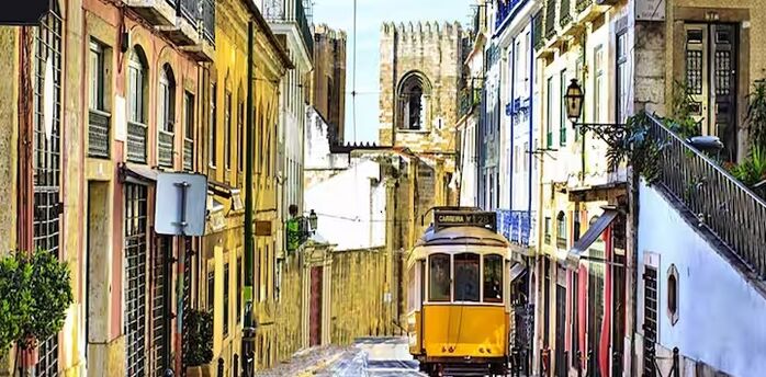Explore Lisbon on the iconic tram 28