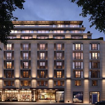The most luxurious hotel in London with a billion dollar investment. Luxury stay in the world's best hideaway