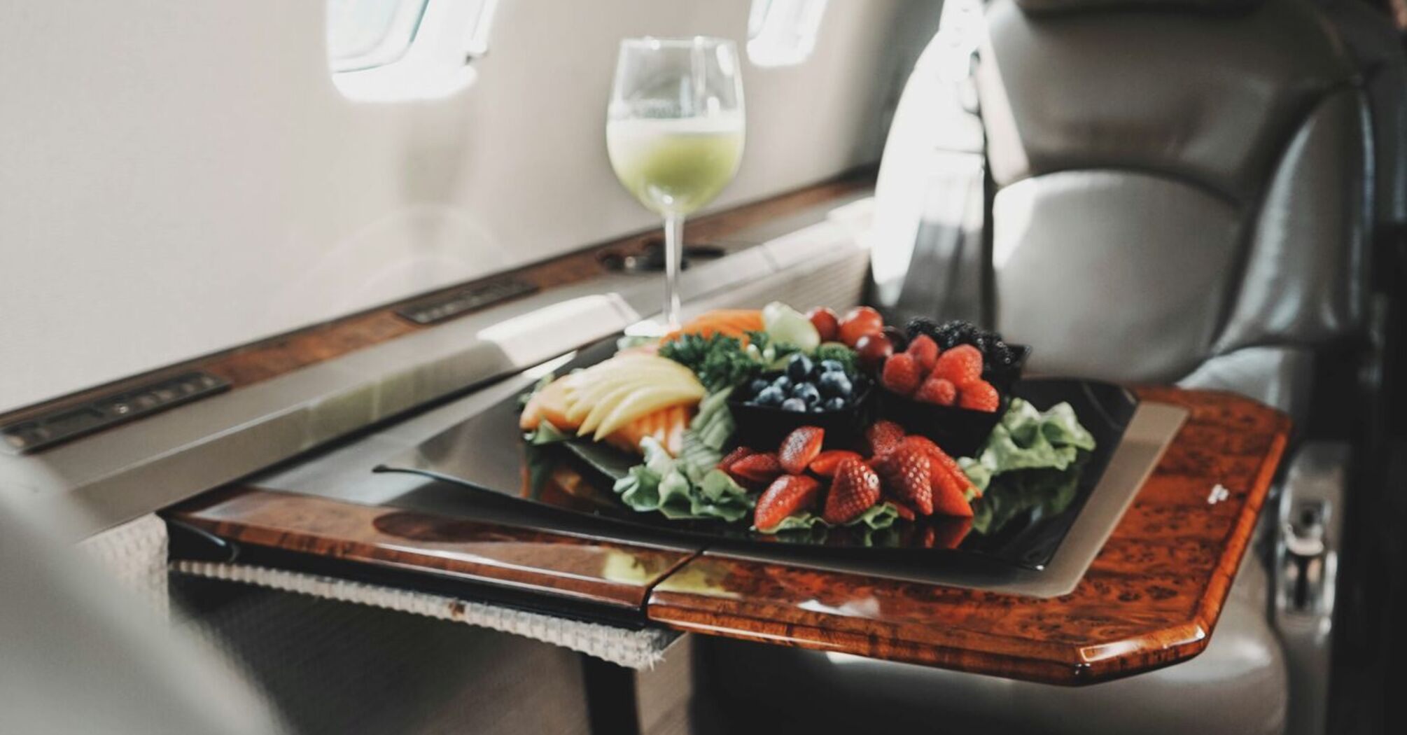 A flight attendant gave advice on what food to avoid on an airplane and named an alternative