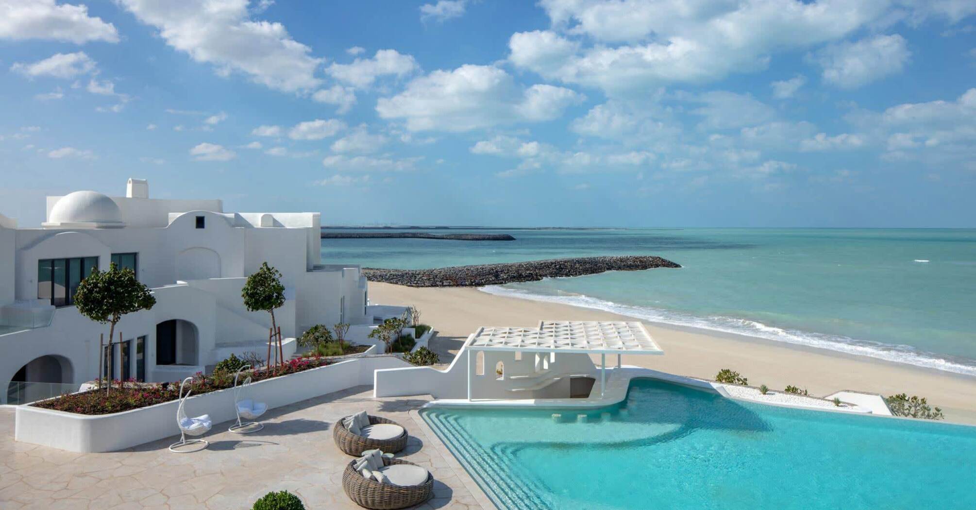 Anantara Santorini Abu Dhabi invites guests to relax