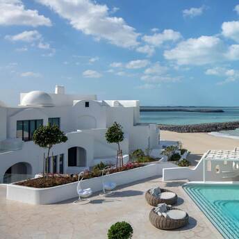 Anantara Santorini Abu Dhabi invites guests to relax