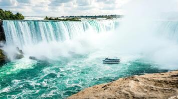 Best hotels near Niagara Falls. Best views of the water falling into the abyss from your window