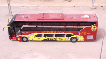 "The strangest bus": Pakistan's iconic bus with many doors and a limousine