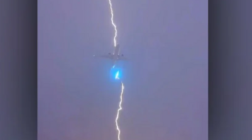 Lightning struck an Air Canada passenger plane