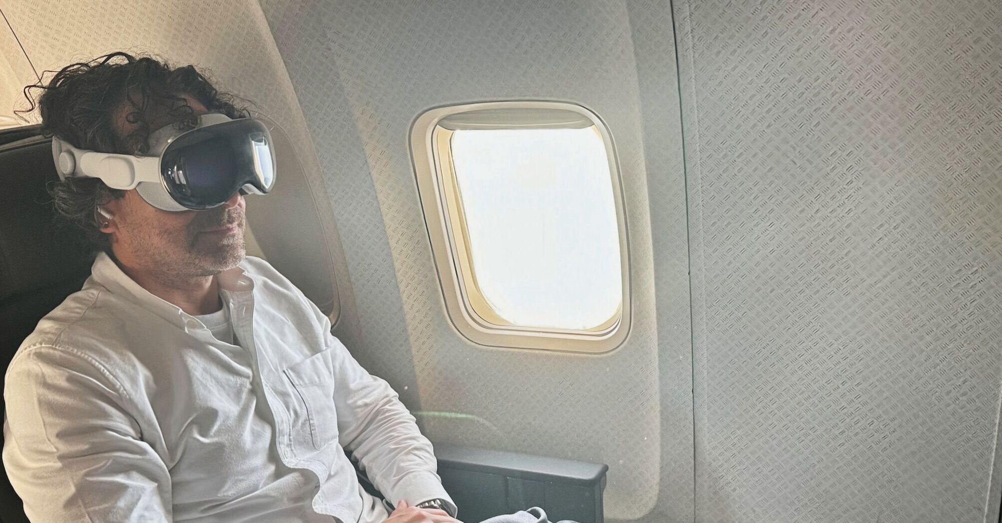 Passengers who tried the Apple Vision Pro glasses during the flight are no longer willing to travel without them