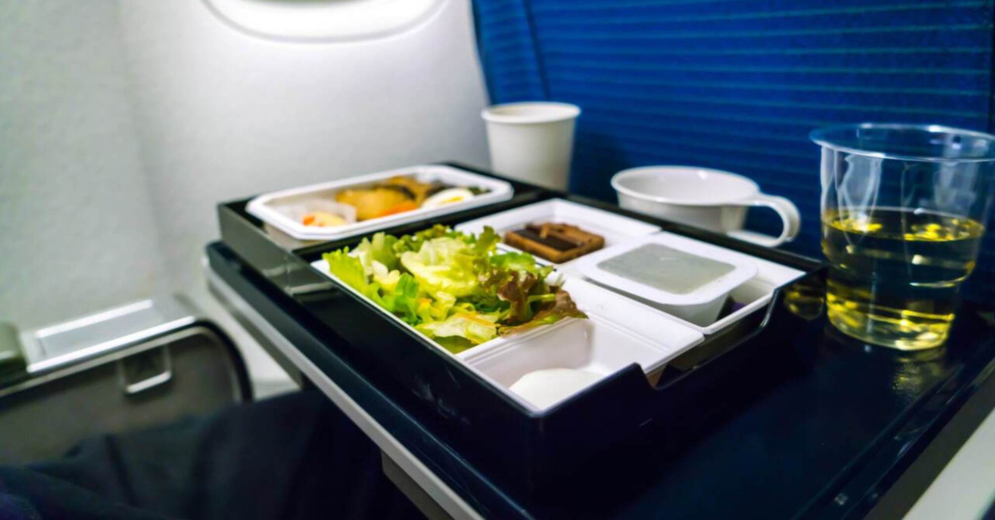 "Juicy" sausages, terrible coffee and unappetizing pancakes: airplane passengers rated airline breakfasts