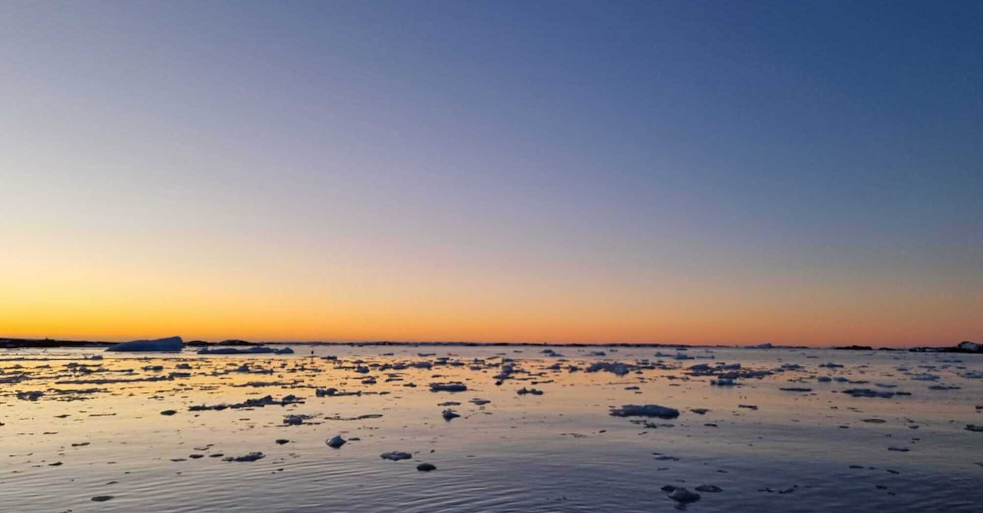 Photos of the sunset in Antarctica