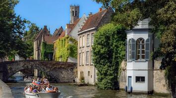 Boat tour past picturesque houses