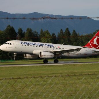 White and red turkish airlines plane