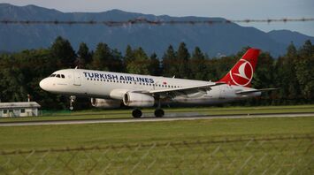 White and red turkish airlines plane