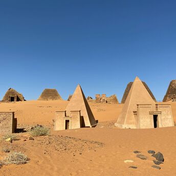 A group of pyramids sitting in the middle of a desert