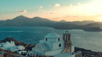 Comfortable vacations on the island of Milos in Greece. The best places for stopovers, gastronomic tour and impressive activities