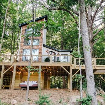 Top 10 beautiful tree houses in North Carolina: from atmospheric farmhouse nooks to luxurious tri-level hideaways and glamping getaways