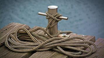 А rope is tied to the wharf