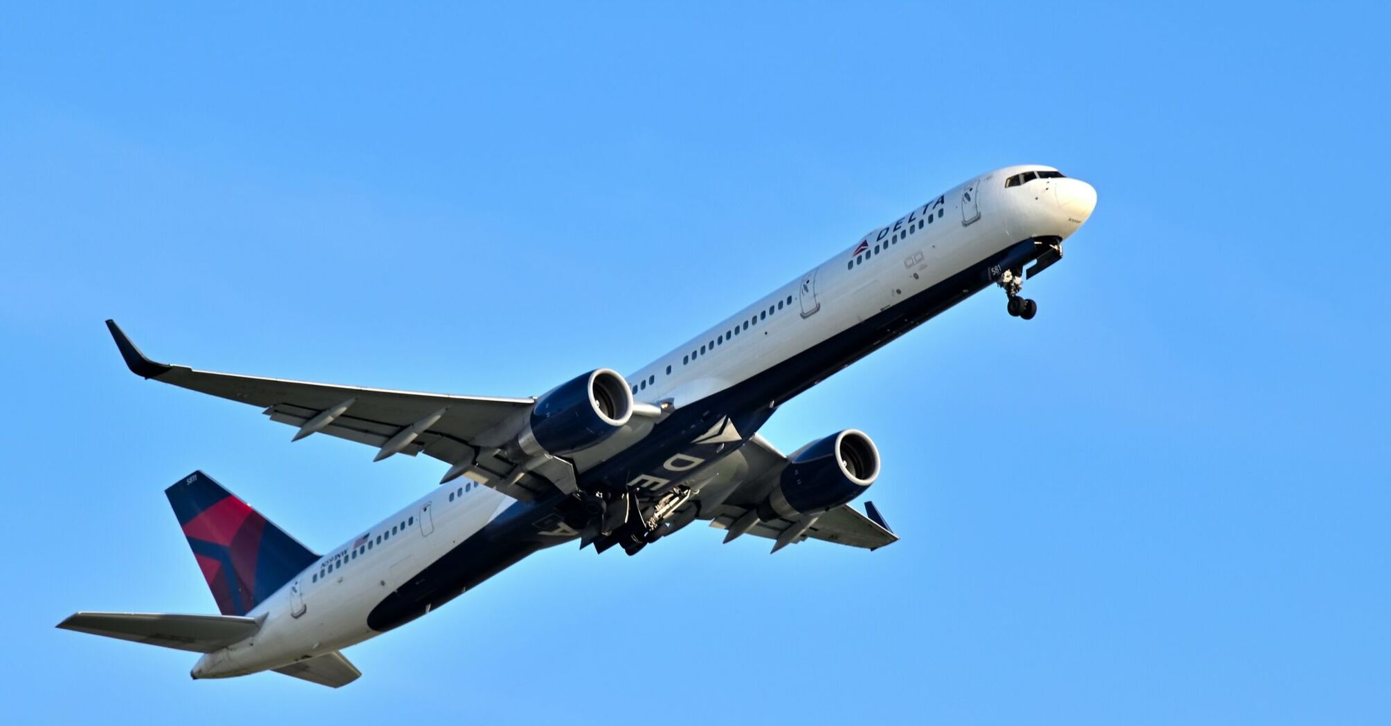 A large Boeing 757 airplane flying in the sky