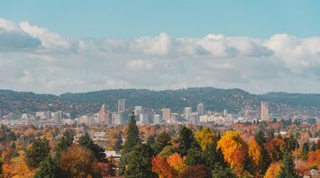 View of Portland, Oregon skyline with colorful trees
