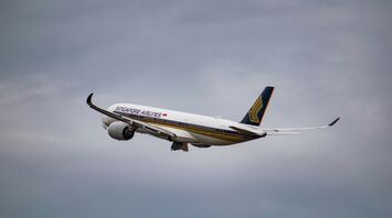 White singapore airlines airplane flying during cloudy day