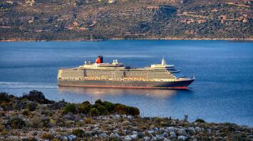 Liner sails near the mountain coast