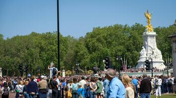 Crowd of tourists at a famous monument in London on a sunny day