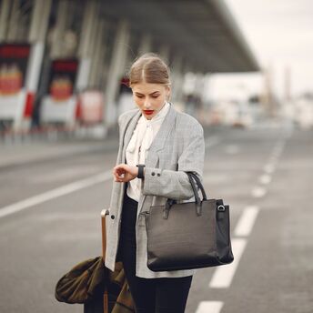 Why you should not be late to the airport if your flight is delayed: why arrive on time and what to do at the airport while waiting for your flight.