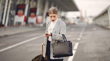 Why you should not be late to the airport if your flight is delayed: why arrive on time and what to do at the airport while waiting for your flight.