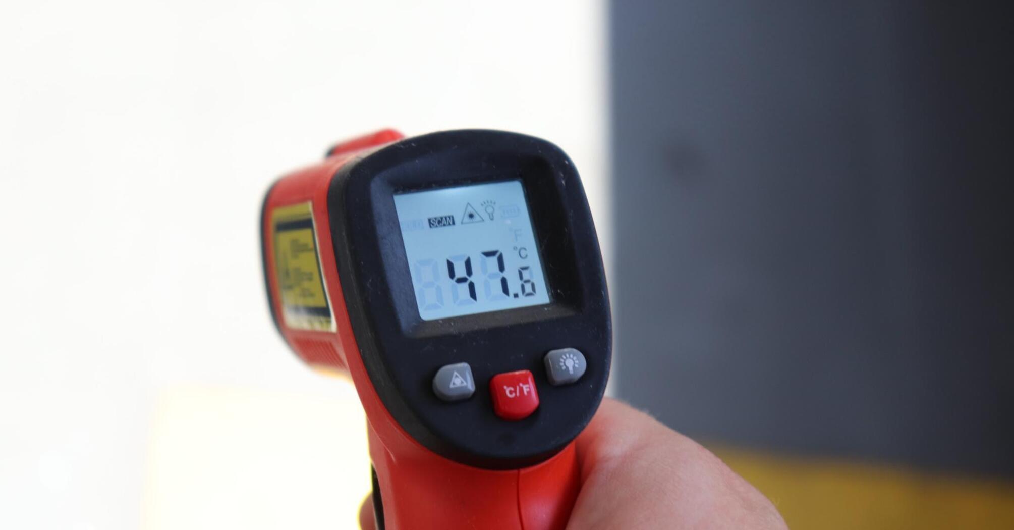 Measuring surface temperature using an infrared thermometer