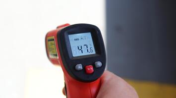 Measuring surface temperature using an infrared thermometer