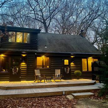 Top 12 Airbnb homes near Chicago, from secluded escapes surrounded by dunes and forests to hygge-style cottages or a private spa