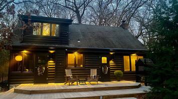 Top 12 Airbnb homes near Chicago, from secluded escapes surrounded by dunes and forests to hygge-style cottages or a private spa