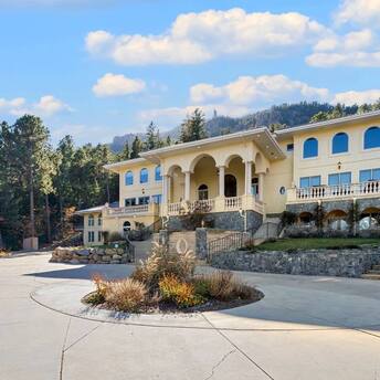 Top 14 Airbnb hotels in Colorado, from a retro trailer in the red rocks and a rural mountain idyll to a luxurious Gatsby-inspired estate