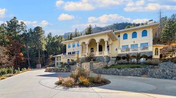 Top 14 Airbnb hotels in Colorado, from a retro trailer in the red rocks and a rural mountain idyll to a luxurious Gatsby-inspired estate