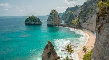 Scenic beach view in Bali with turquoise water and rocky cliffs